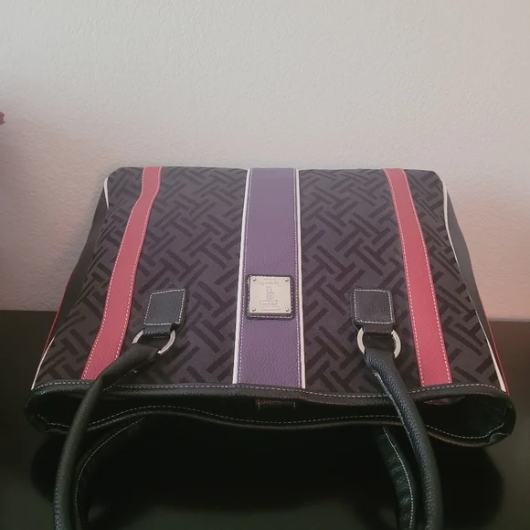 Tignanello Weekender travel Bag - Picture 5 of 14